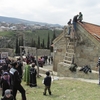 ჯვრის აღმართვა ყოვლადწმიდა ღვთისმშობლის მიძინების ტაძარზე